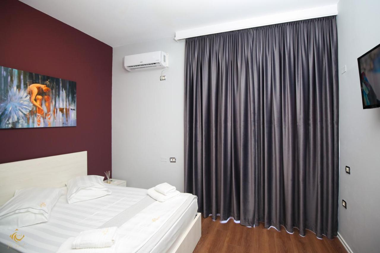 Hotel The Hart à Vlorë Extérieur photo