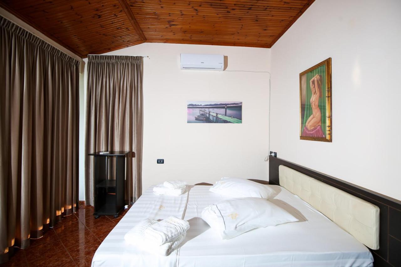 Hotel The Hart à Vlorë Extérieur photo