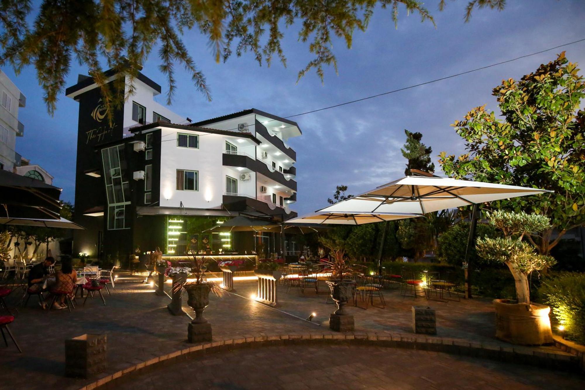 Hotel The Hart à Vlorë Extérieur photo