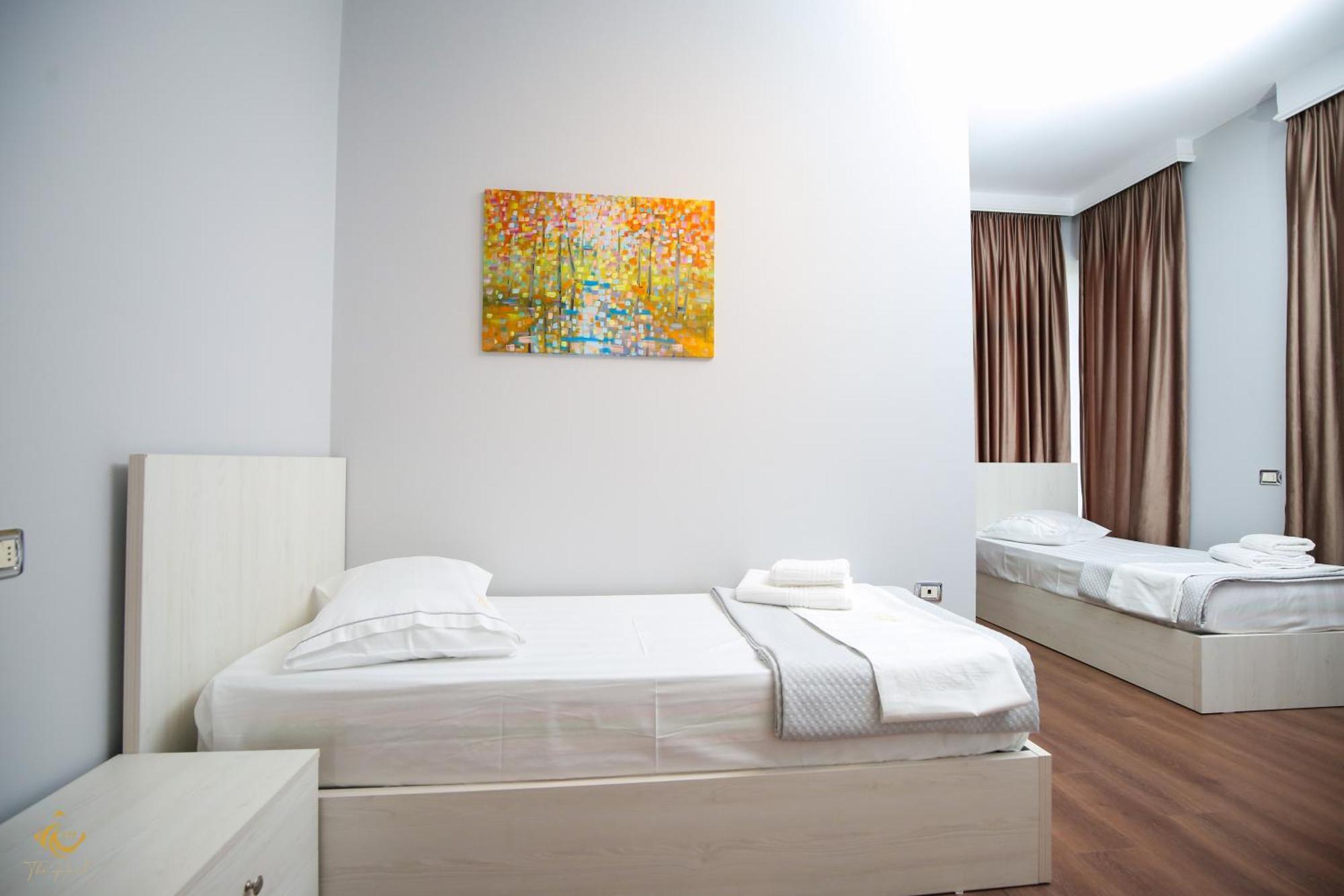 Hotel The Hart à Vlorë Extérieur photo