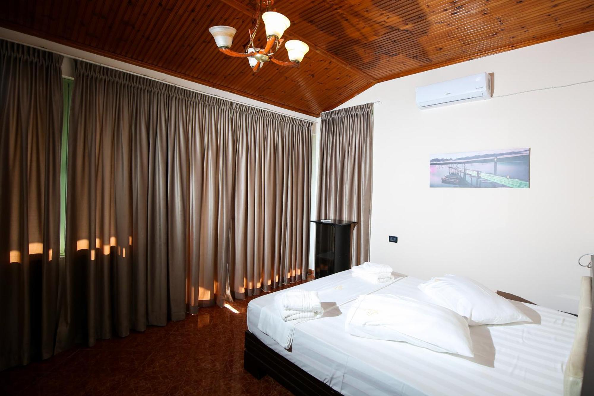 Hotel The Hart à Vlorë Extérieur photo