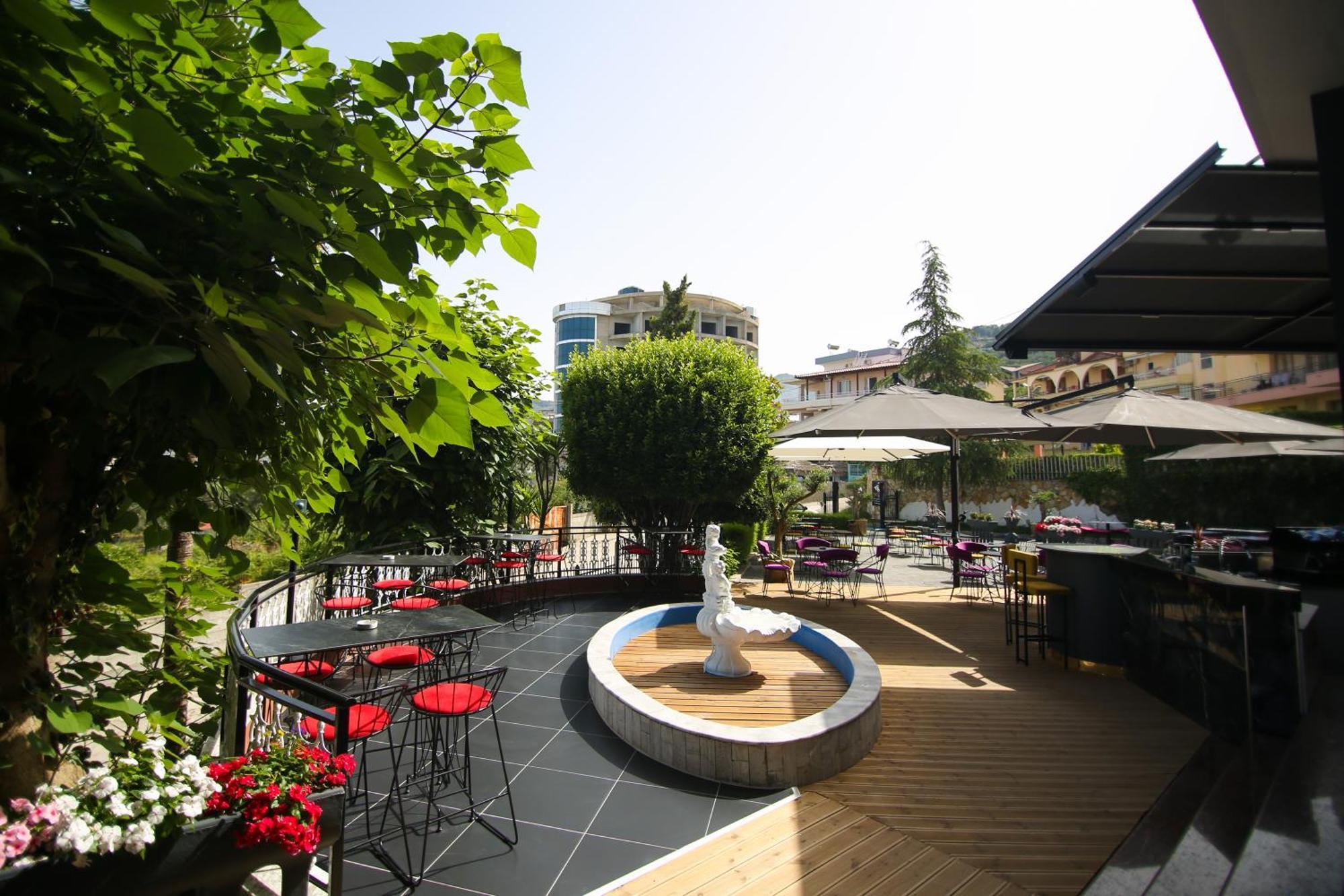 Hotel The Hart à Vlorë Extérieur photo