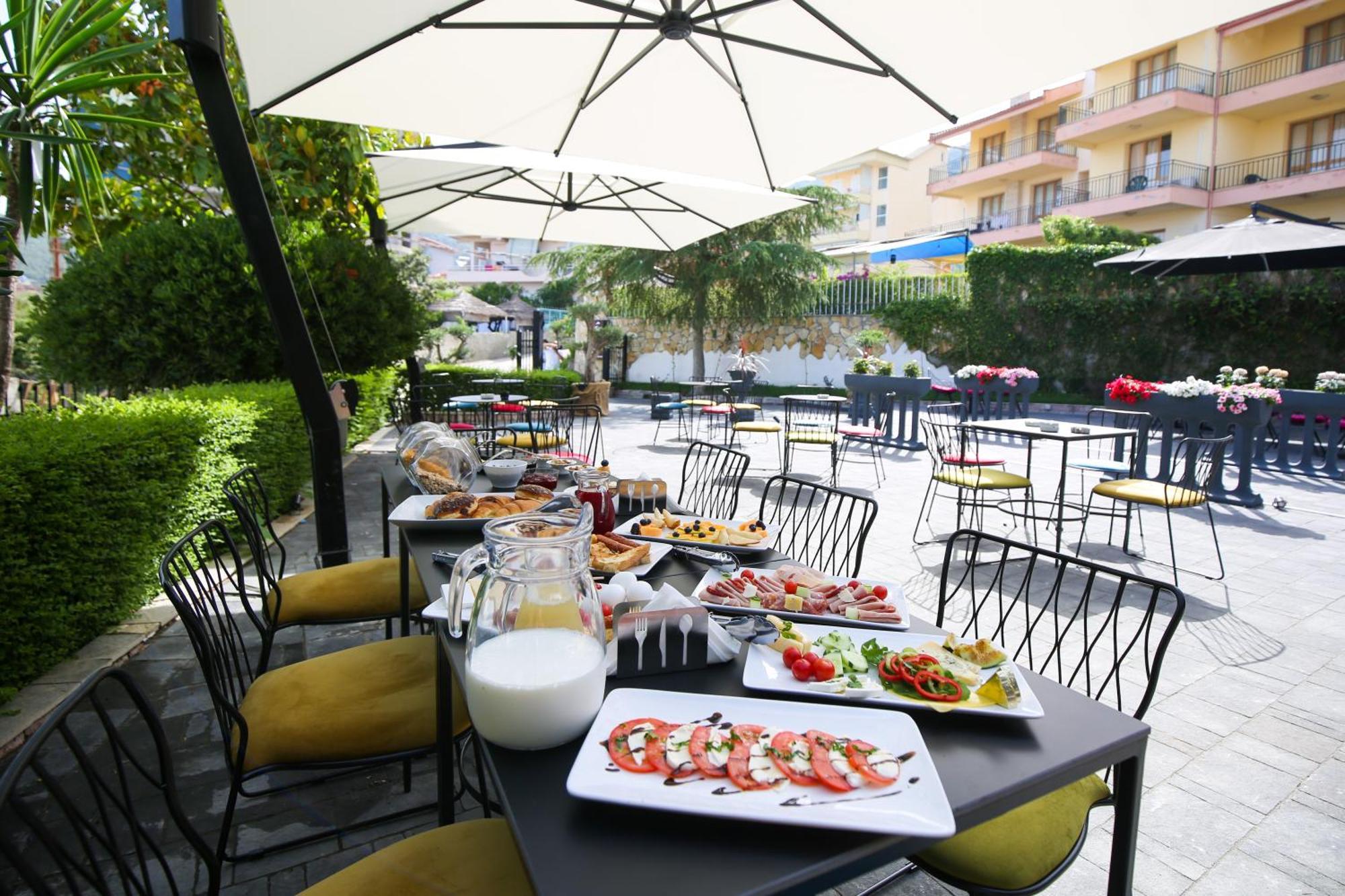 Hotel The Hart à Vlorë Extérieur photo